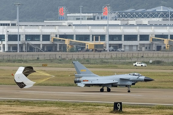 美国媒体称中国在歼10基础上研制歼13隐形战机