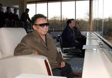 朝鲜媒体称金正日近日观看足球赛并公开照片(