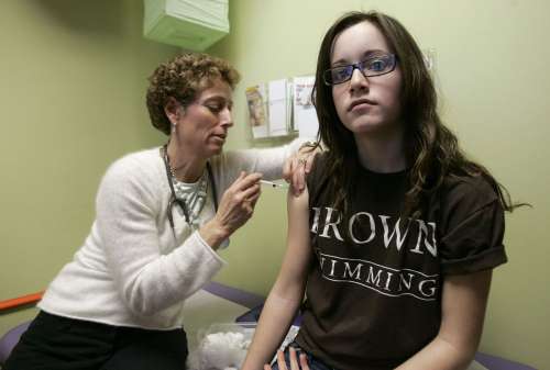 英千余名少女接种子宫颈癌疫苗后出现副作用(