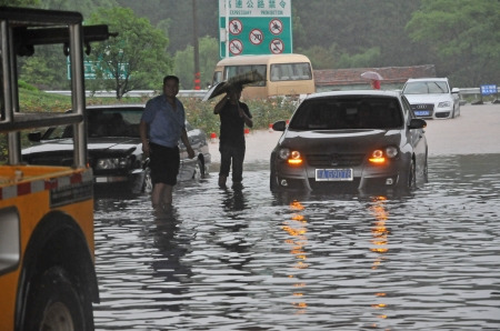 江西局地遭严重暴雨灾害 德兴万余人被洪水围