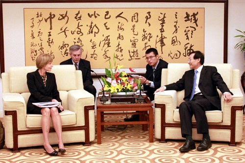 中国外交部长助理会见美国国务院助理国务卿