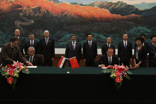 中埃领导人出席两国旅游合作执行计划签字仪式