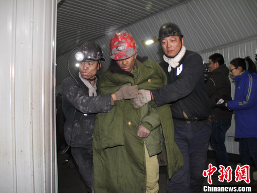 黑龙江振兴煤矿透水7人获救 18人被困位置初定