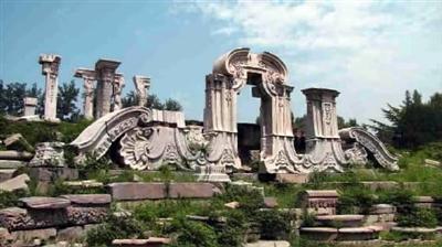 八国联军入侵，有“万园之园”之称的皇家博物馆——圆明园遭到毁灭性的破坏和掠夺，此为中国历史上第一次文物流失。