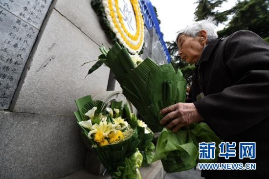 南京大屠杀死难者遗属举行“清明祭”