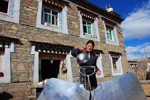 四川甘孜藏族牧民逐幸福而居的安居生活(图