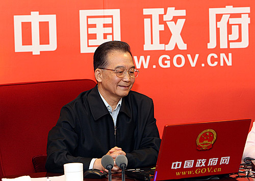 温家宝28日下午考察中国政府网与网友在线交
