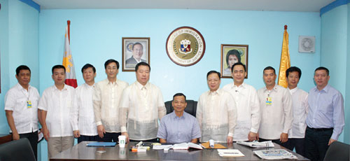 菲律宾侨团访移民局新任局长 冀为华社提供便
