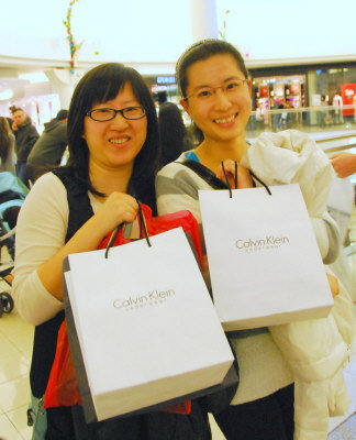 加拿大圣诞血拼潮提前来临 华人留学生消费更