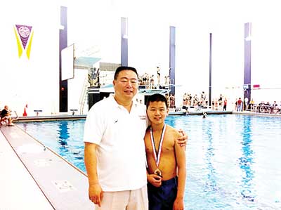 全美青少年跳水锦标赛华裔夺三米跳板冠军