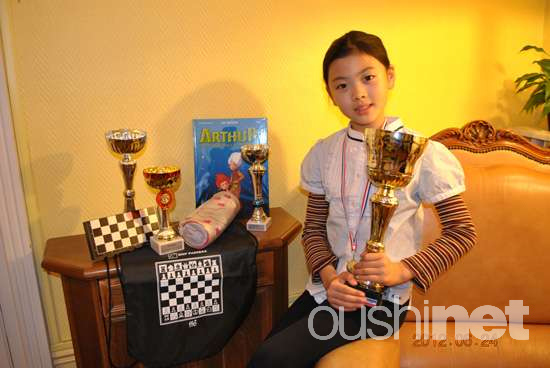 华裔少女获巴黎青少年国际象棋赛最小年纪组冠军