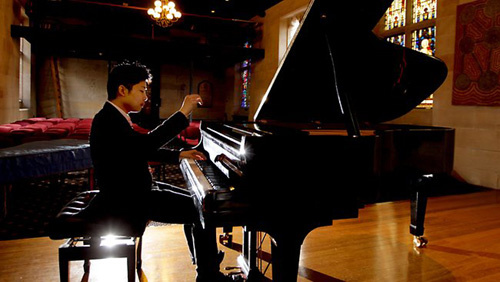 技压全场 加拿大华裔获悉尼国际钢琴大赛冠军