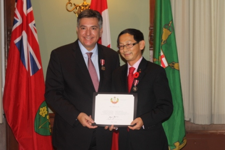 加拿大华裔核电专家曲涛获颁英女王钻禧奖章