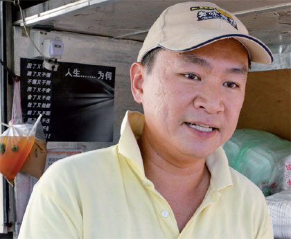 放弃五位数薪水 马来西亚华裔卖臭豆腐创业(图