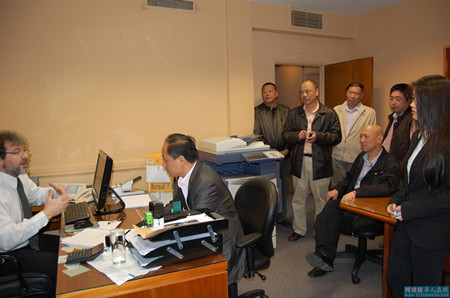 逾60名阿根廷华人办理选民登记手续获投票权（图）