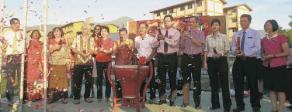 中国侨网强劲有力的击鼓声， 启动升旗山中学的华文月。（图片来源：马来西亚南洋网）
