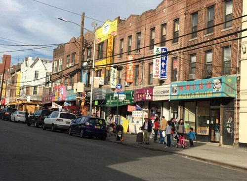 中国侨网卫星中国城正在纽约市兴起，引起纽约时报关注并报导，图为布鲁克林8大道华人小区。（美国《世界日报》/黄伊奕 摄）