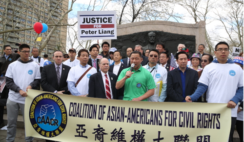中国侨网-纽约数千华人集会声援华裔警察 吁不