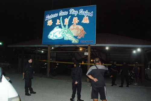 马来西亚两名华人被绑架案发生后，警方封锁案发现场，戒备森严。（马来西亚《东方日报》资料图）