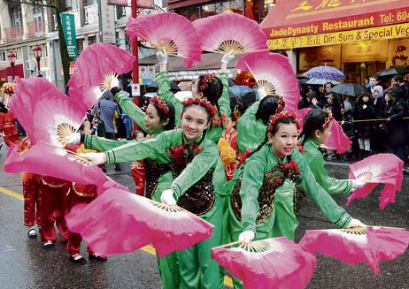 温哥华华埠每年一度的新春大游行，已成为华埠重要文化特色之一。（加拿大《星岛日报》）