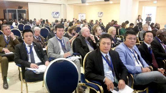 华人华侨代表应邀出席世界中小企业发展论坛。