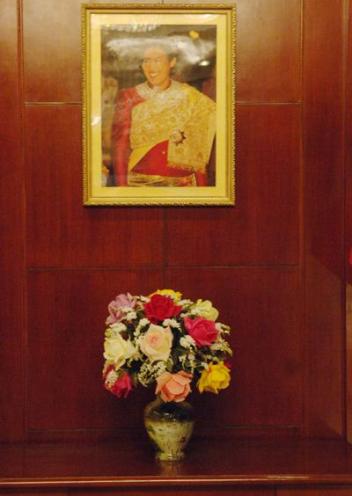 泰国公主向华侨大学赠送永久性花篮 贺50年校