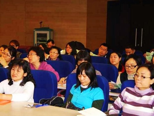 国侨办华文教师培训班在天津大学开班 65人受