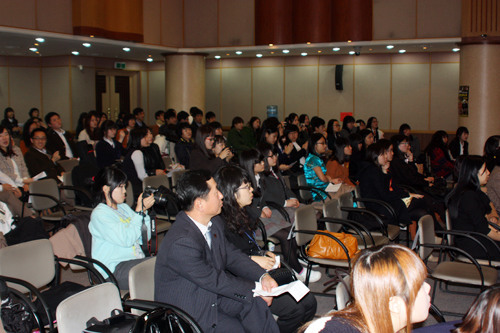 韩国中学生汉语演讲歌唱赛开赛 百余选手参加