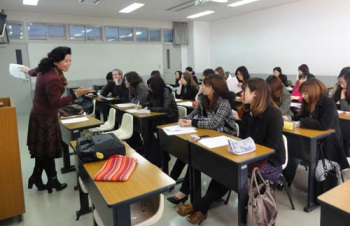 日本关西外国语大学孔子学院举办中国国情讲座