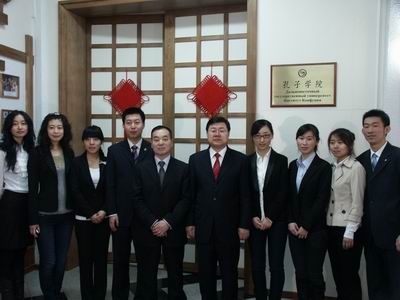 中国驻俄外交官访孔子学院 探望汉语教师志愿