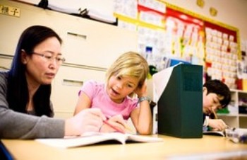 美国非华人父母冀子女掌握汉语 催生中文学校