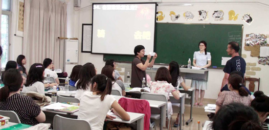 国外汉语教师在海南进行汉语教材培训