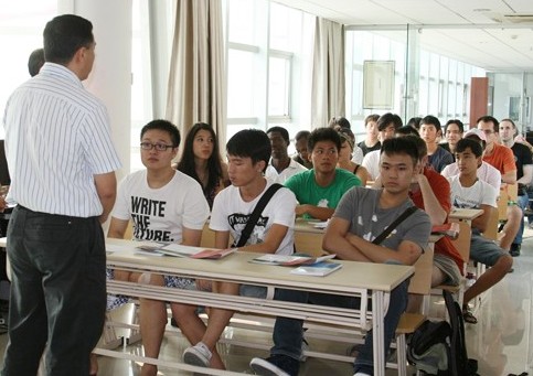 温州大学中美双学位班迎来首批华裔学生