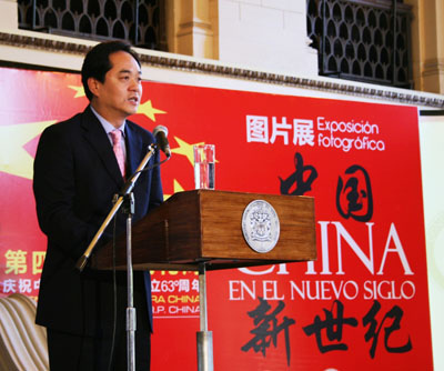 中国驻智利大使出席孔子学院中国文化周开幕式