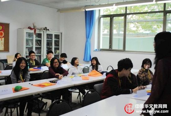 17名马来西亚师生游学北京 叹中国变化快