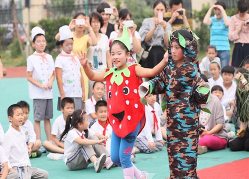 温州华裔学生校园瓜果狂欢节才艺大比拼