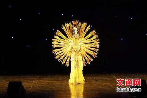 中国残疾人艺术团希腊演出 千手观音倾倒观众