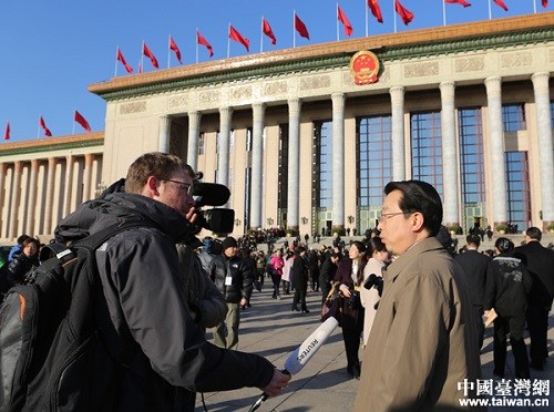 世界争相看中国 聚焦海外媒体的两会好中文