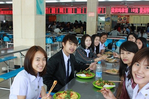 常州大学迎12名泰国留学生 食堂专门新增泰国