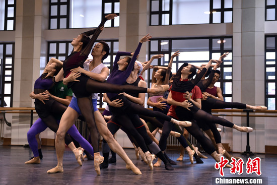 探访中央芭蕾舞团大型原创剧《鹤魂》排练