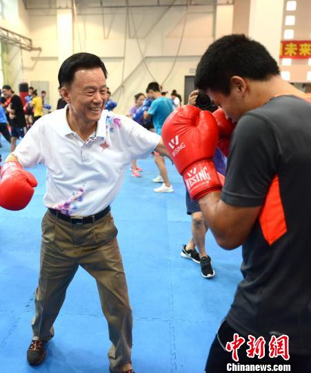 香港世贸董事局主席许荣茂福州打拳击