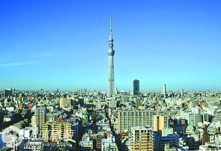 东京晴空塔为日本人鼓劲