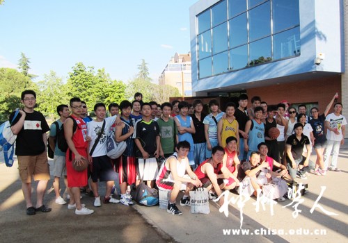 西班牙马德里中国学联举办夏季友好体育比赛