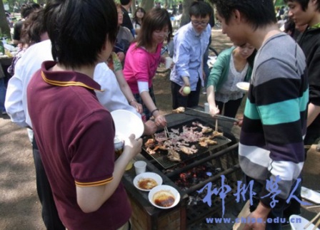 日本埼玉大学中国留学生举办春游活动增进交流