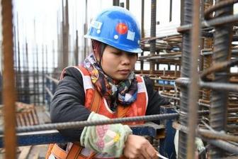 中国外出务工农村劳动力月均收入3459元人民