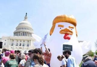 报税日美国多地爆发示威 要求特朗普公布税单