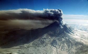 阿拉斯加火山再爆发 航空警戒级别升至最高级
