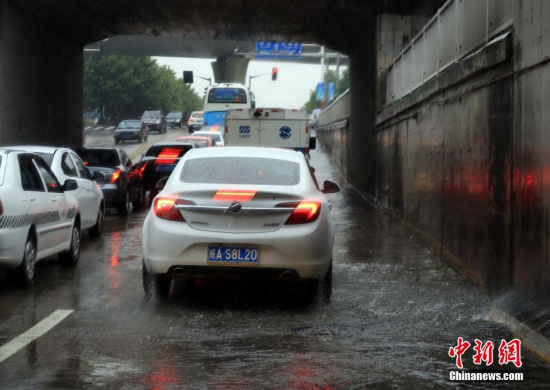 上海拉响今年首个暴雨橙色预警信号