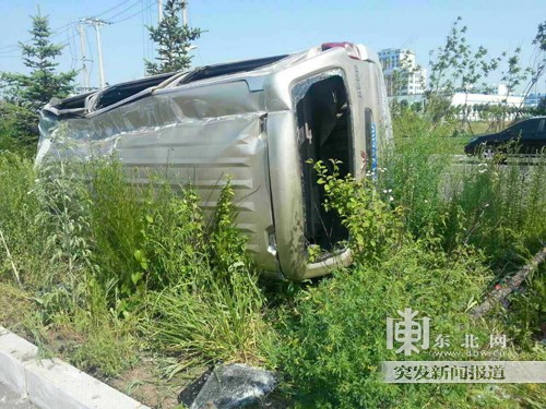 哈尔滨松北区中源大道发生车祸 1人死亡6人受