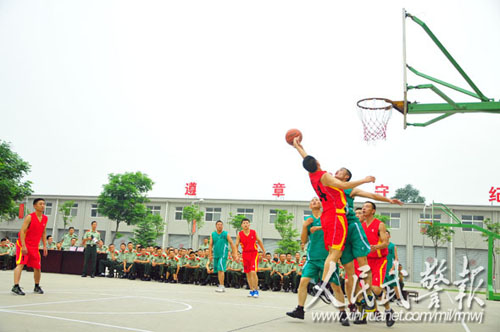 陕西武警组织篮球比赛 激发官兵练兵热情(图)